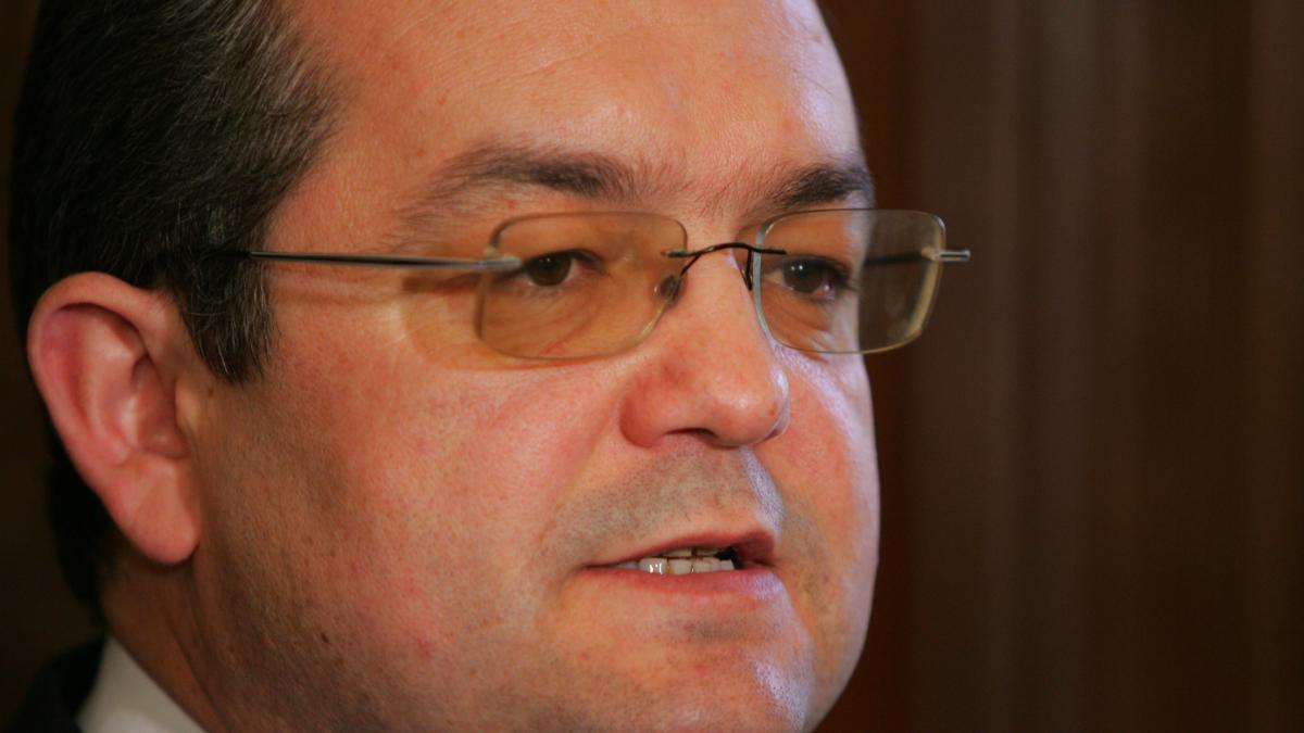 CSAT - PD: ""Văcăroiu să nu ia decizii in locul lui Băsescu""