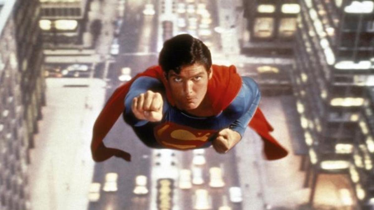 Superman a rămas fără costum