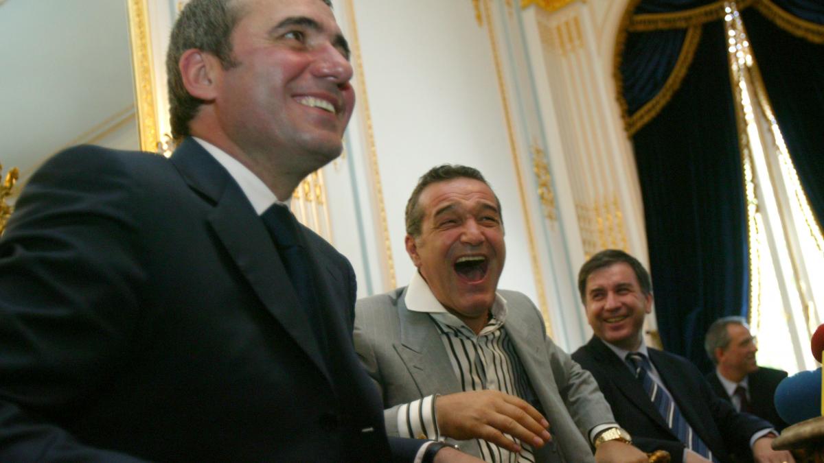 Hagi, semnat, prezentat, plecat