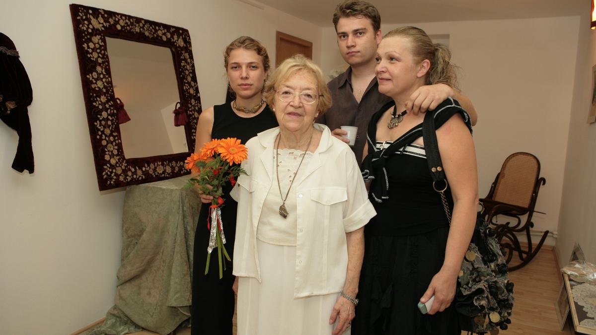 "Să ne jucăm. Haideţi să ne jucăm!"
