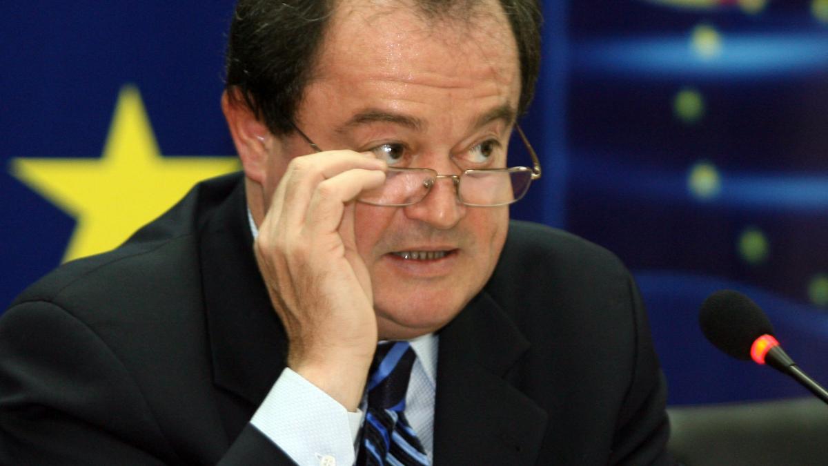 Blaga şi Frunzăverde, acuzaţi de contrabandă