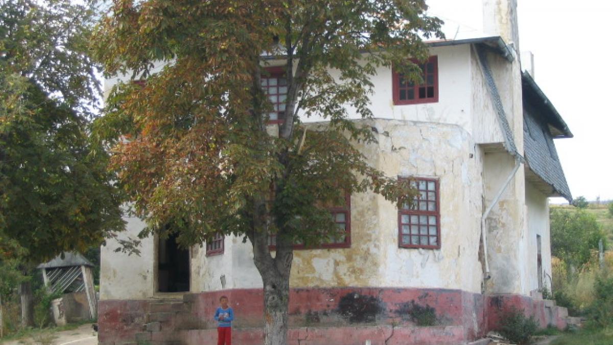 Conacul lui "Tanase Scatiu", in stare jalnica