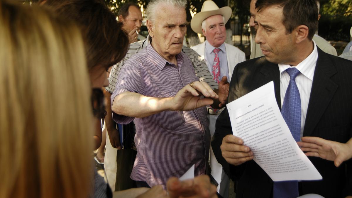 Pensionarii cer o viaţă decentă