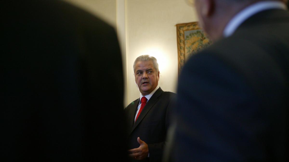 Atac făţiş la Geoană