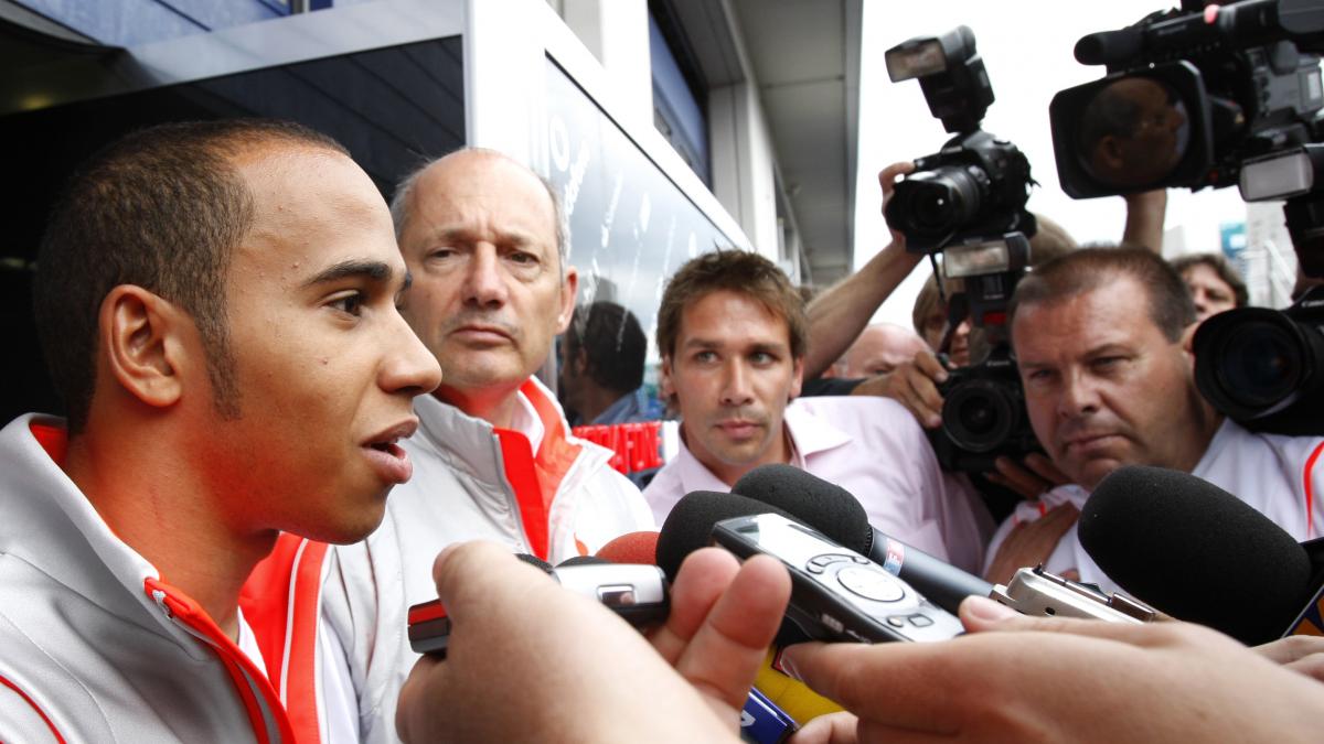 Hamilton ia startul la Nurburgring