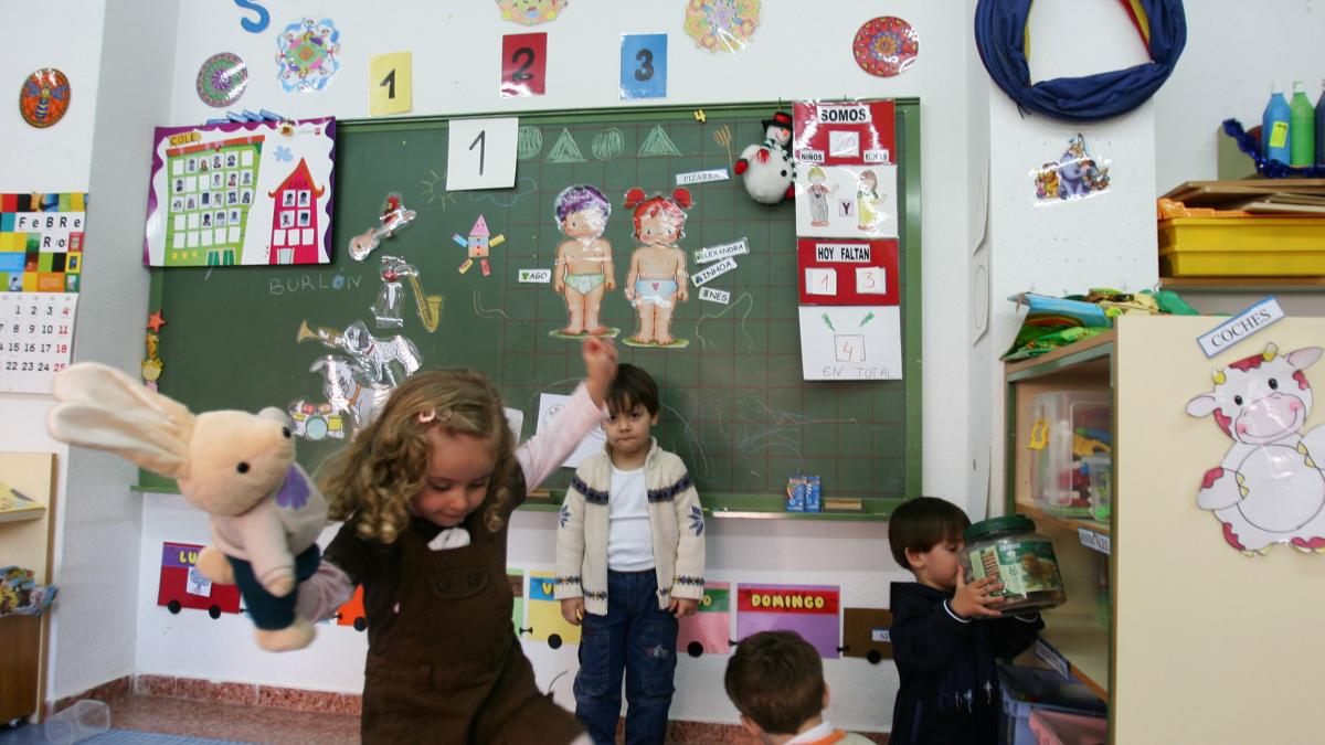 La catedră, mai puţini decăt la căpşuni