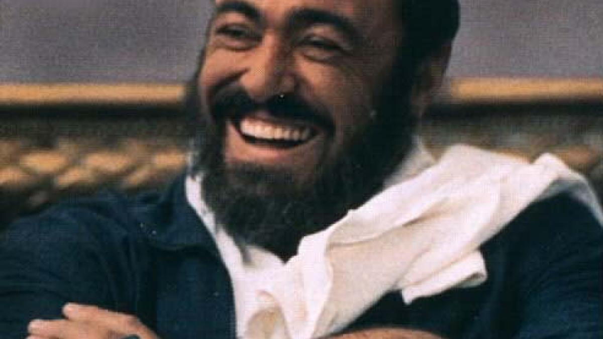 Luciano Pavarotti refuză să părăsească spitalul