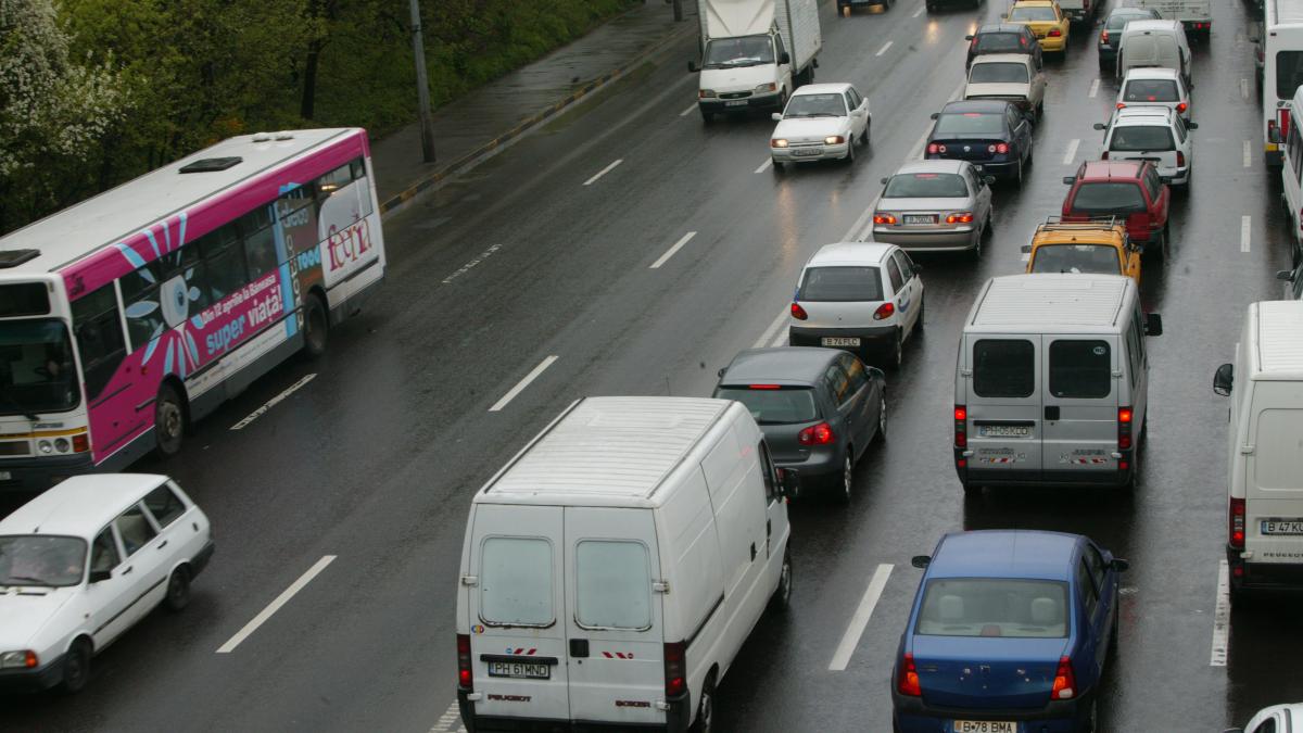 Bucuresti - Căzuţi pradă semafoarelor