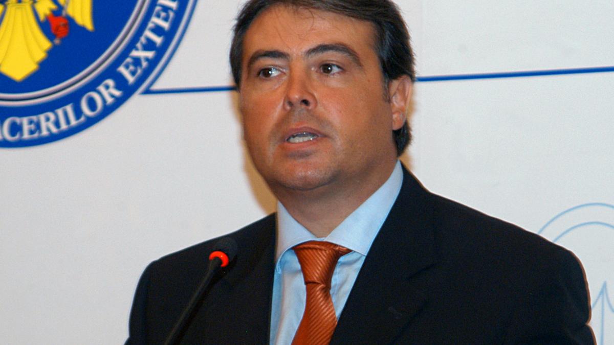 Cioroianu aşteaptă probe in scandalul vizelor