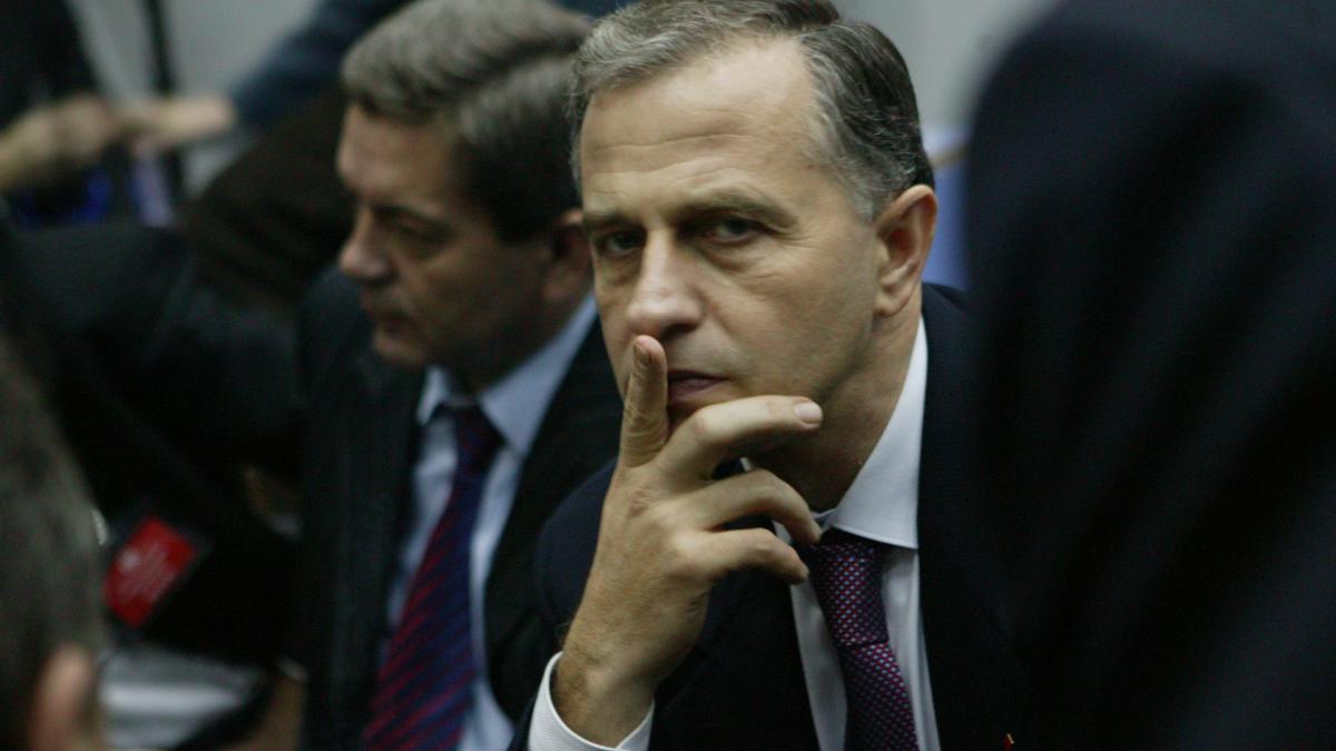 Moţiunea, marş forţat spre congres?