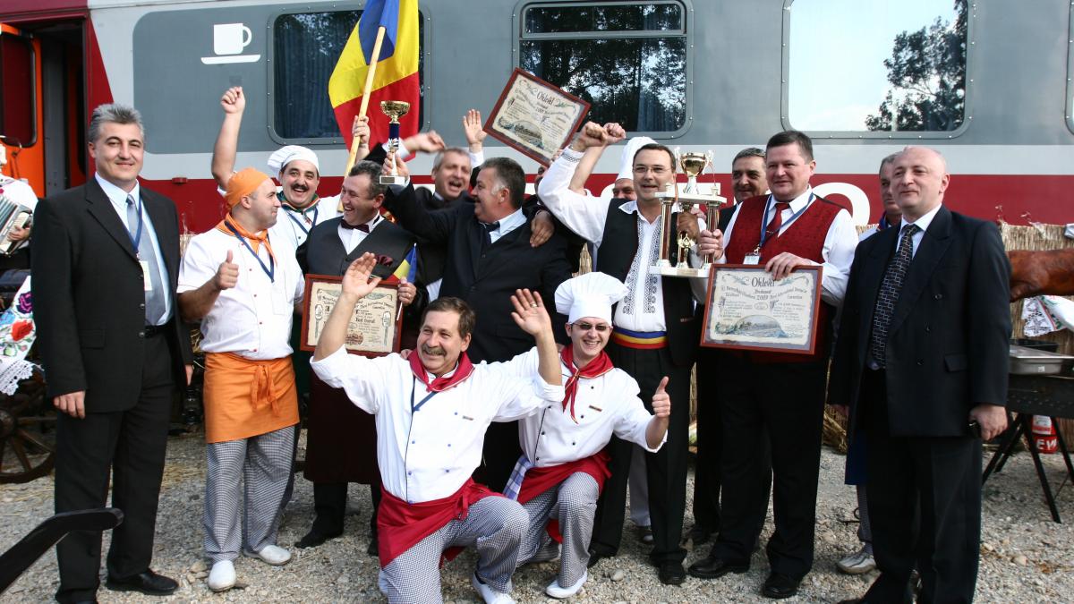 Attila, bătut la el acasă