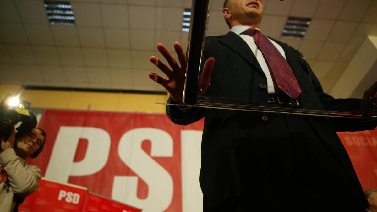 Dâale luâ Băsescu - Ar vrea şi guvern de uniune naţională