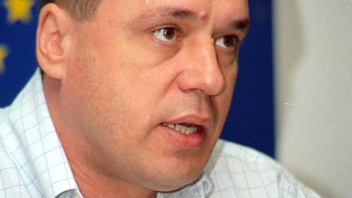 Noi acuzaţii de poliţie politică