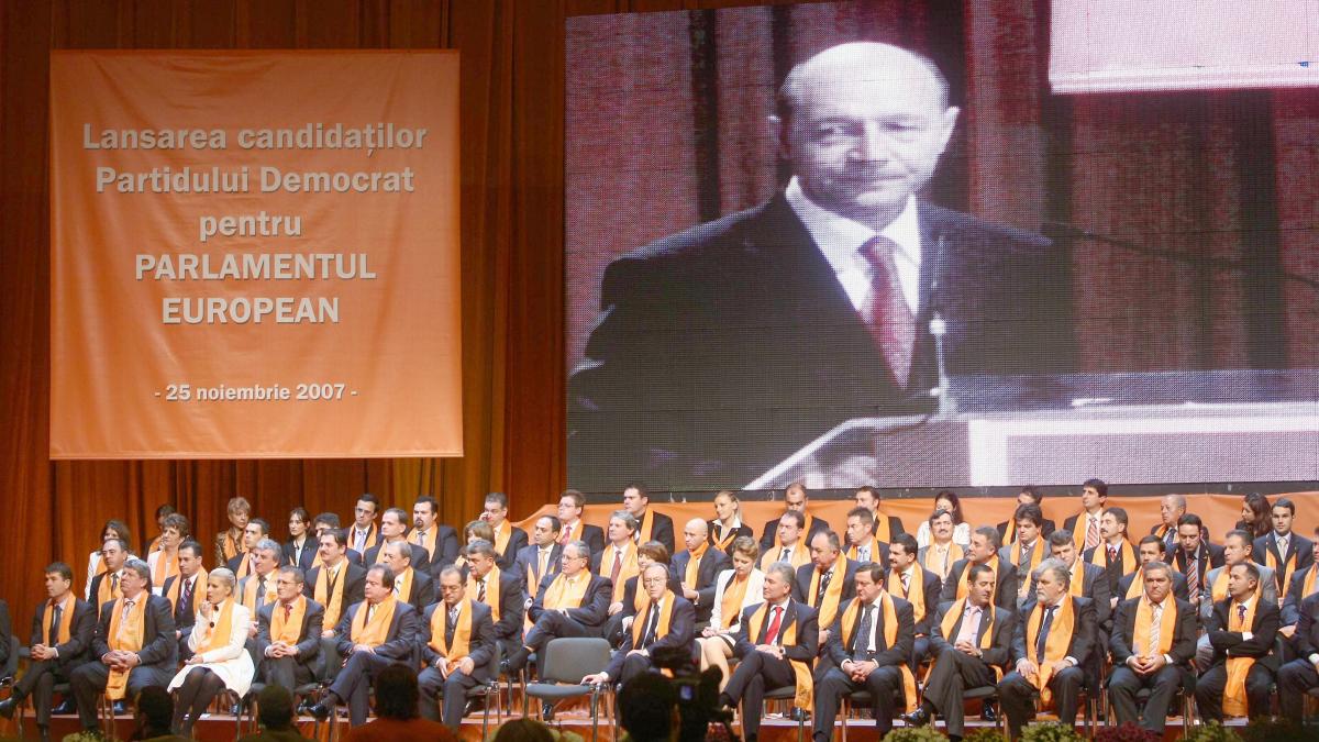 Sala Palatului - Traian Băsescu sfidează Constituţia