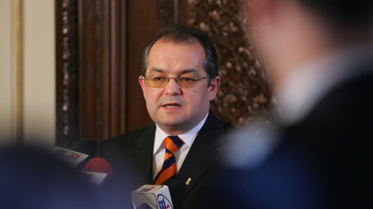 Boc minte ca să-i apere pe pedişti 