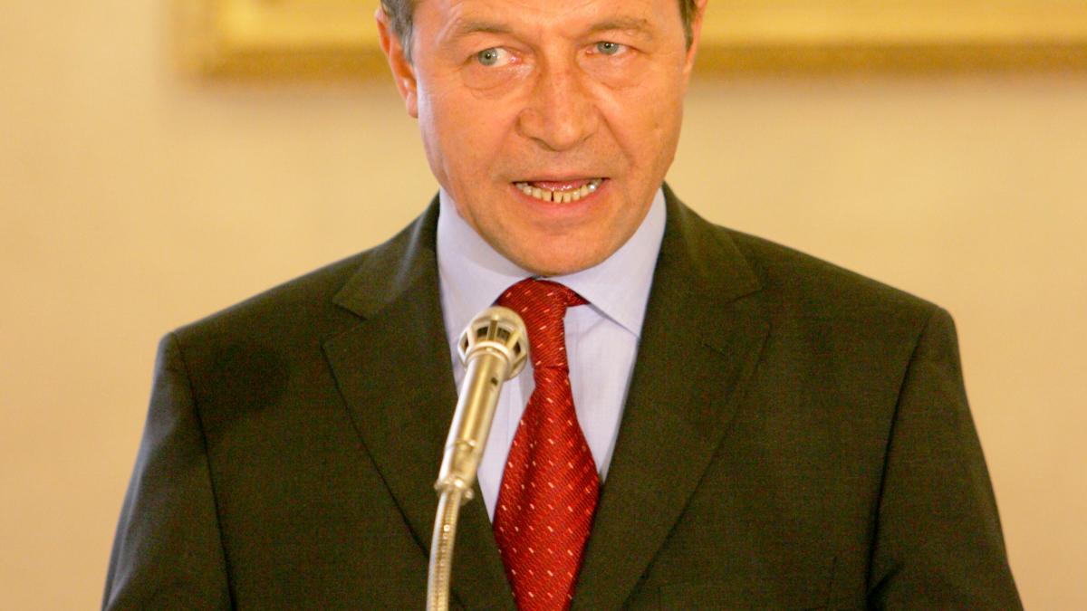 Băsescu vrea sondaje in campanie