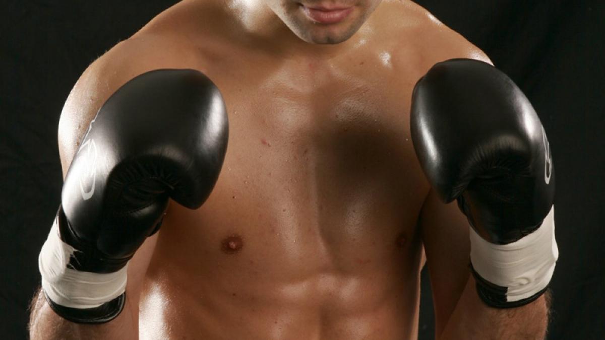 Popularitate  -  Lucian Bute, asaltat de canadieni