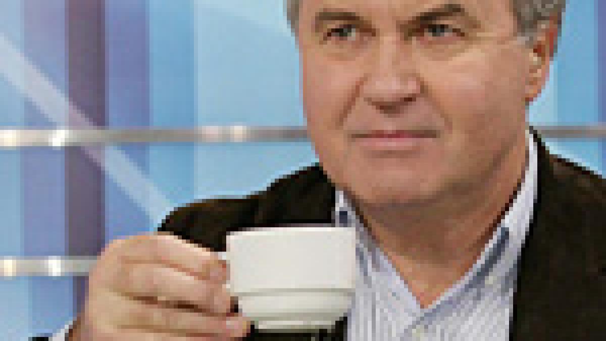 Guus Hiddink: "Uneori imi permit un găt de vodcă inainte de somn"