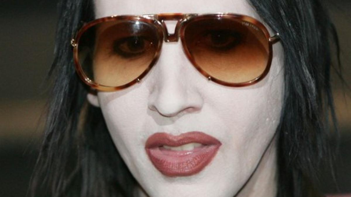 Marilyn Manson a rămas fără căciulă la Moscova