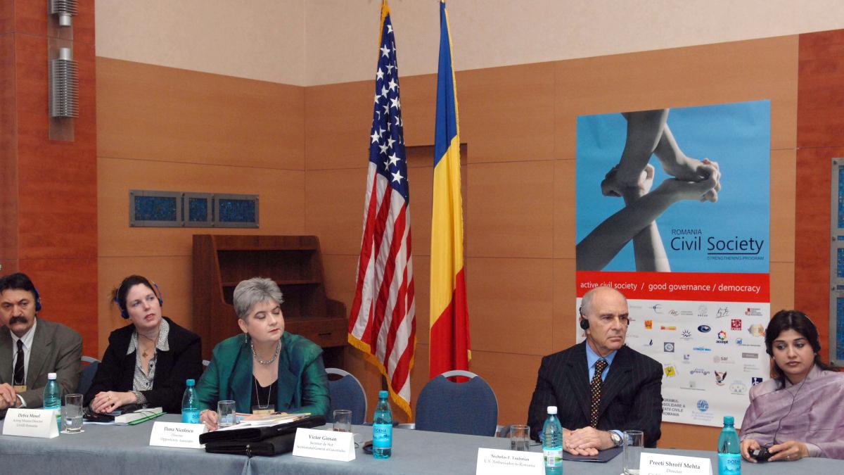 Reforma justiţiei, o "caricatură" politică