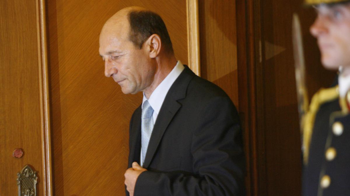 Băsescu se rafuieşte cu toată lumea