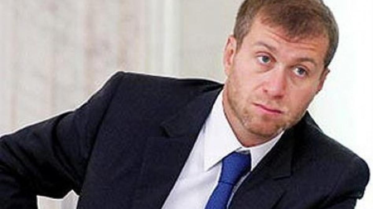 Roman Abramovich, anchetat pentru buscularea unui fotograf