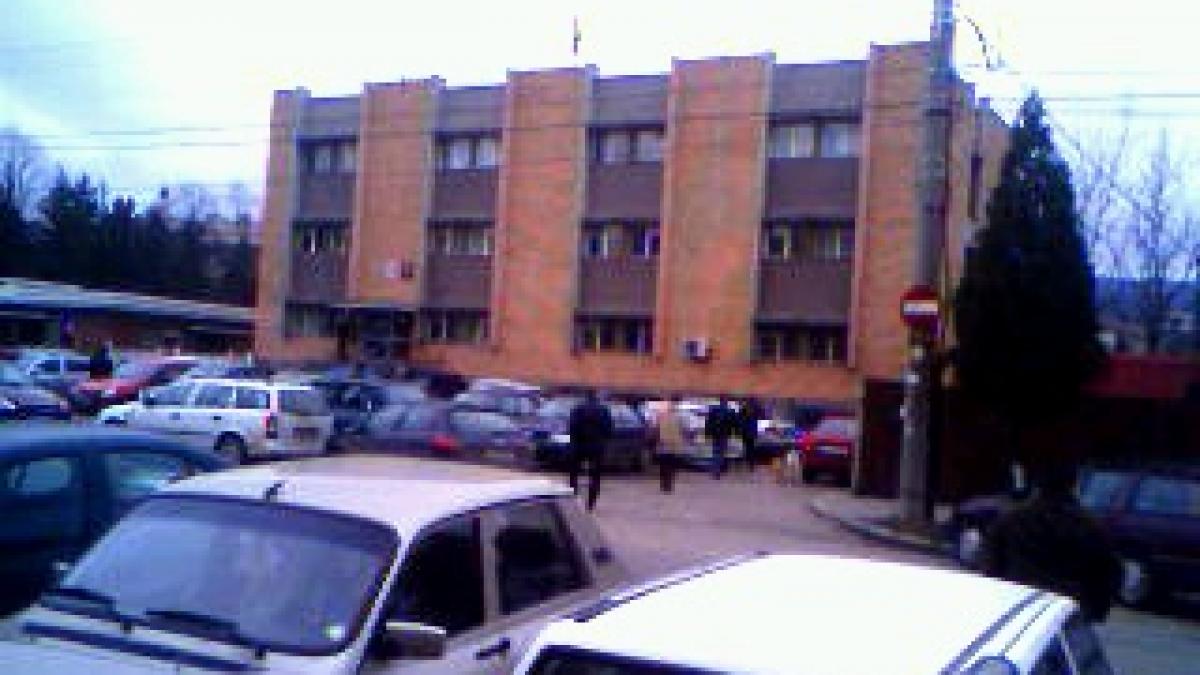 Medic bucureştean lasă Poliţia Galaţi fără geamuri

 
