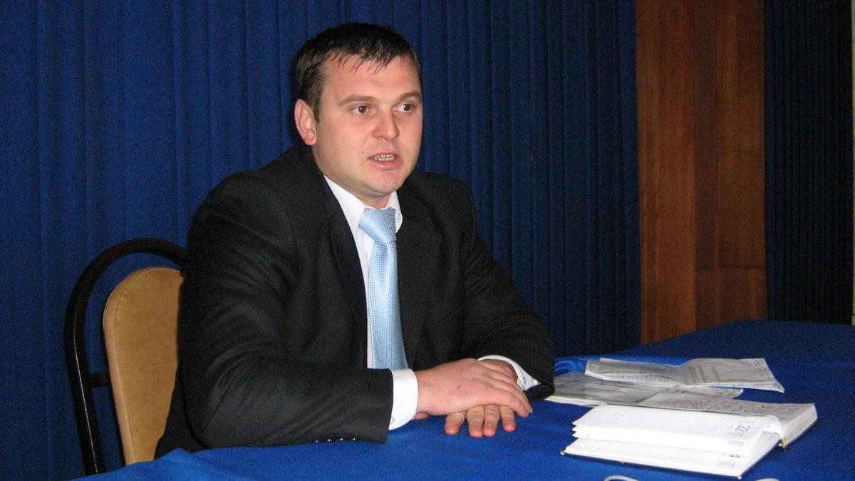 Şi-a cusut buzunarele ca să nu poată primi mită