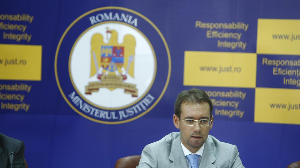 Justiţie - Tudor Chiuariu, demisie cu acuze