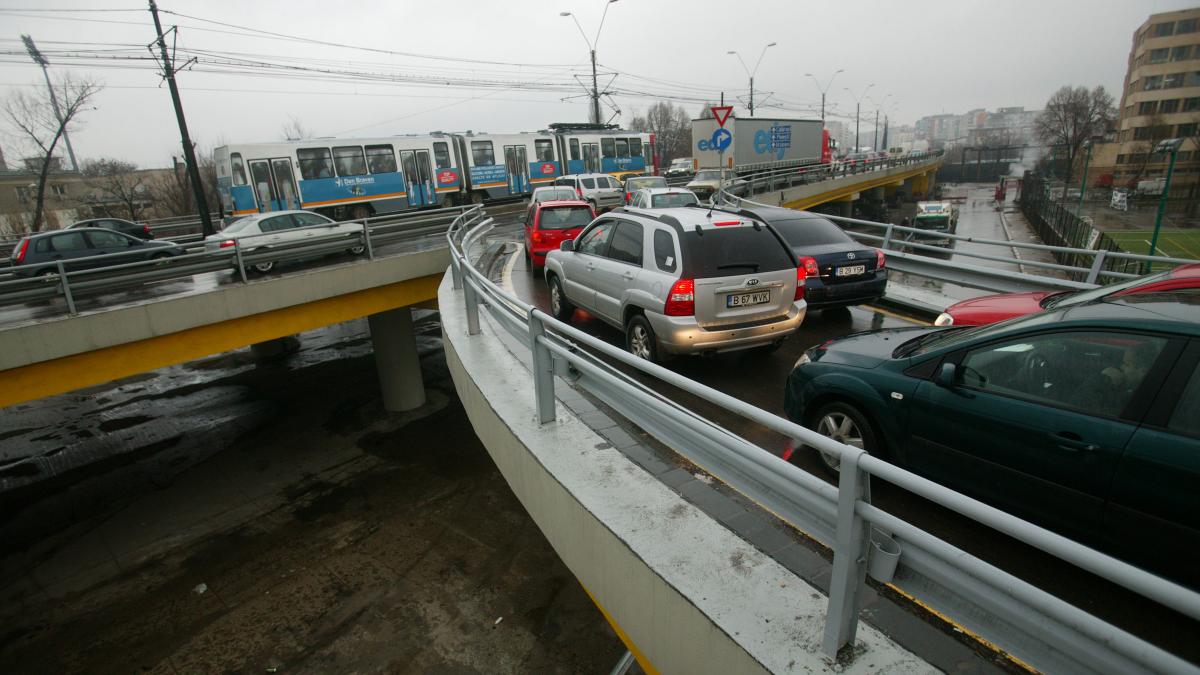 Maşini multe, străzi puţine 