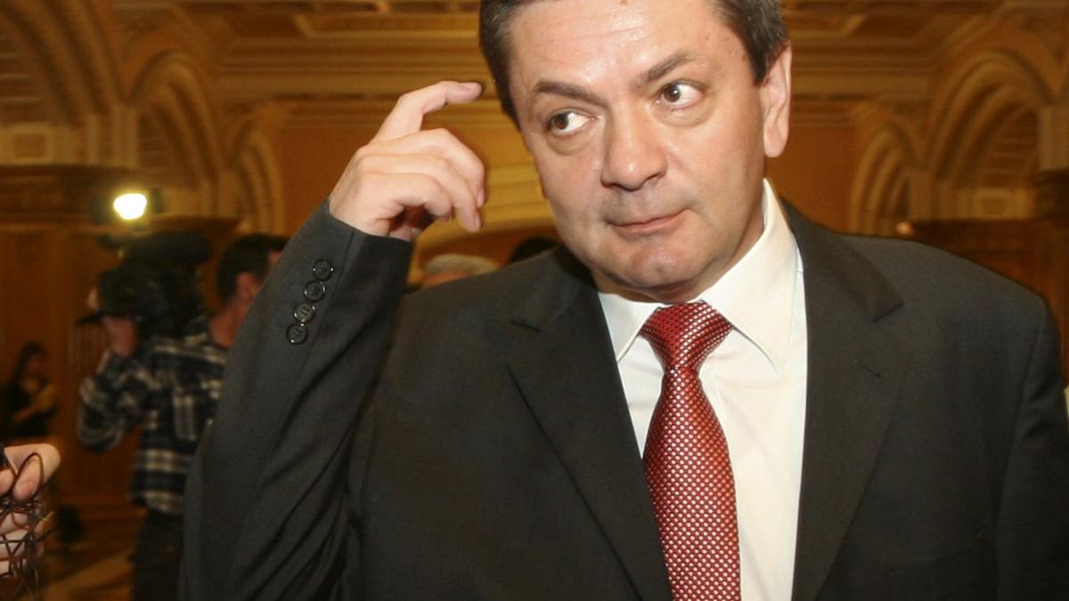 Rus a demisionat