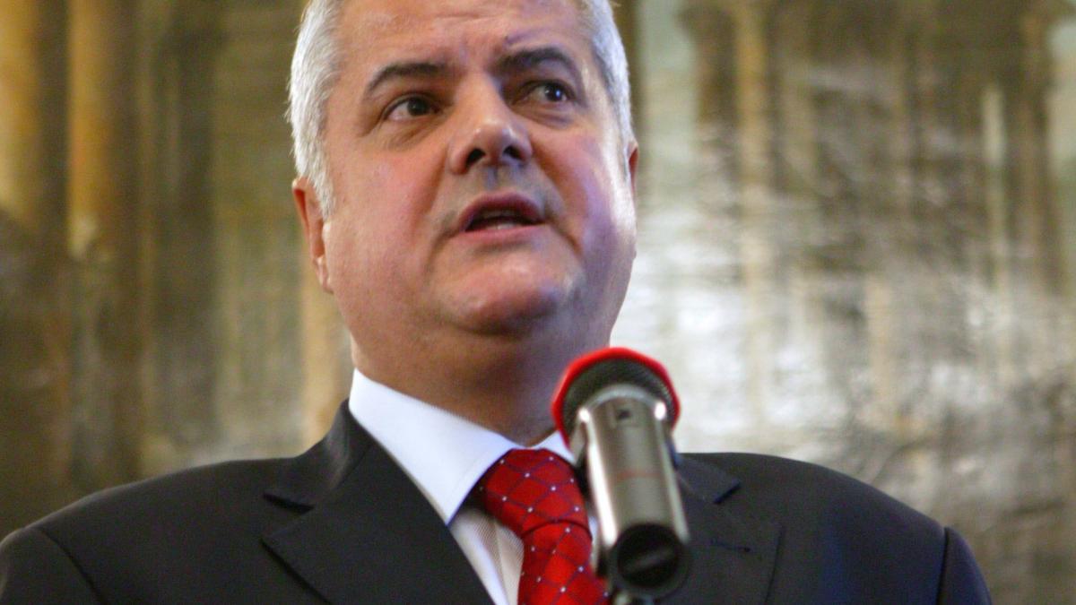 Mircea Geoană, impins spre tuşă