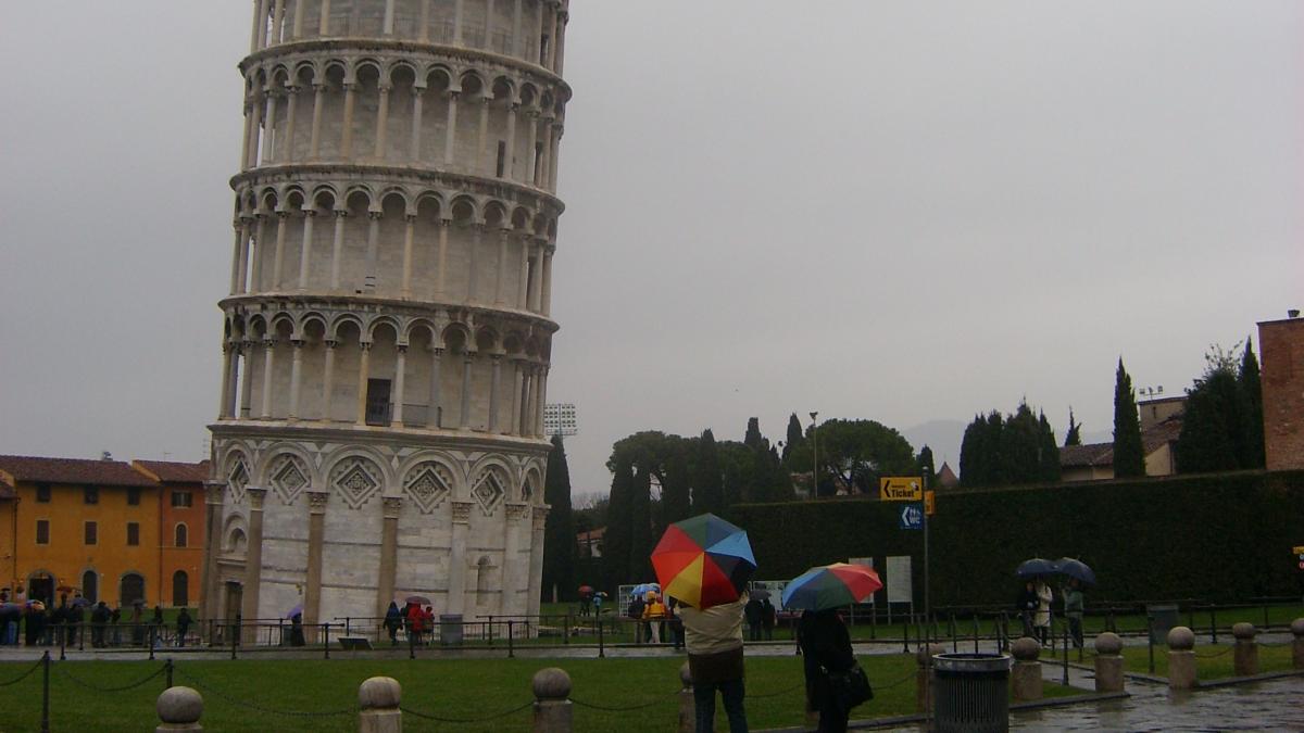 Pisa, un oraş al turnului
