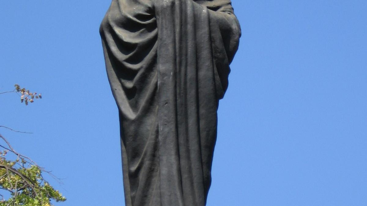 Statuie, statuie, azi o vedem şi… nu e!