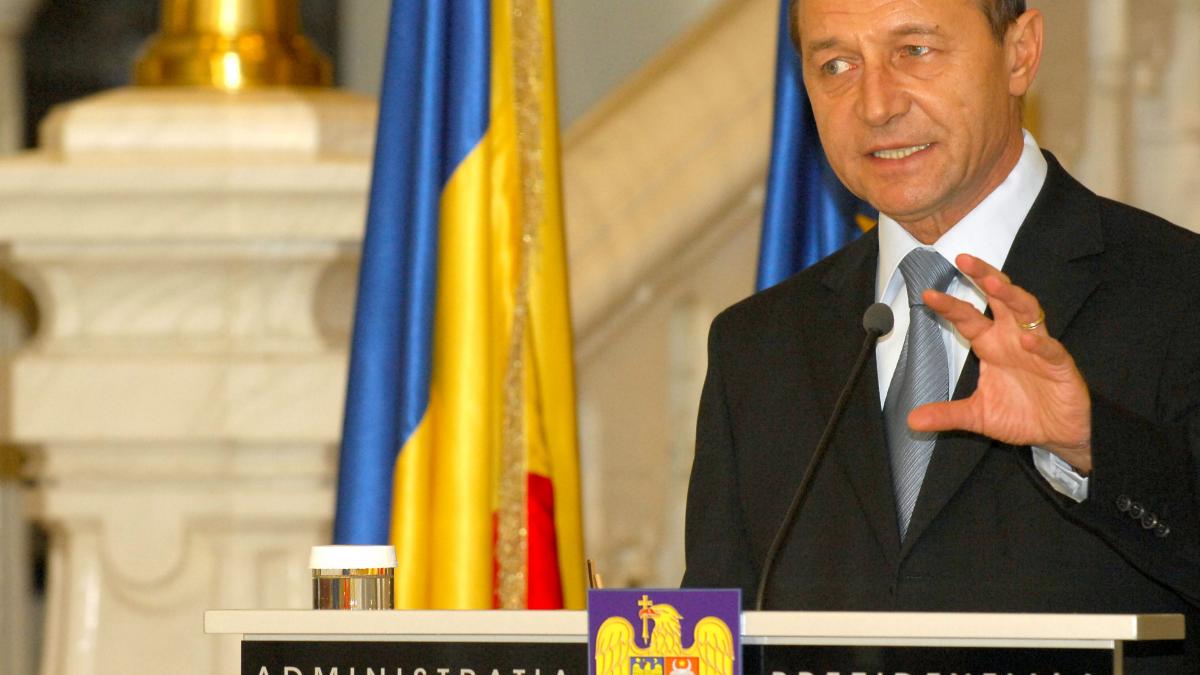 Băsescu, luat peste picior