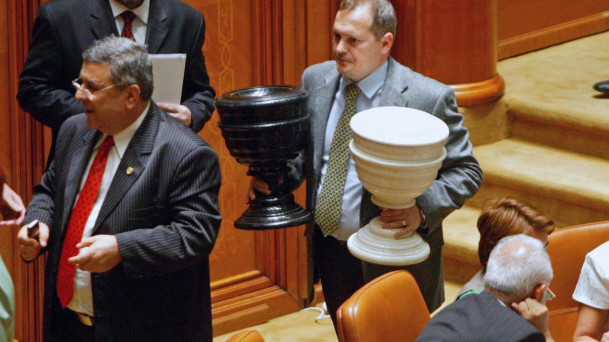 Jurnalul propune revizuirea Constituţiei