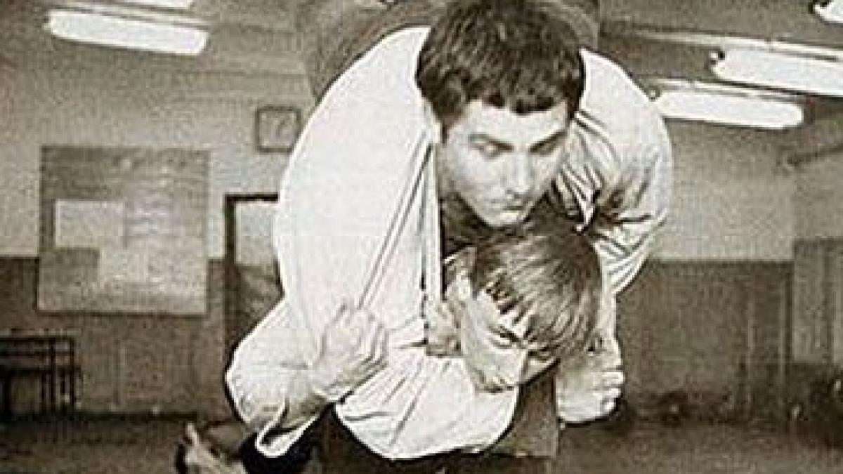 Imaginea lui Vladimir Putin, corectată de un atrenor de judo