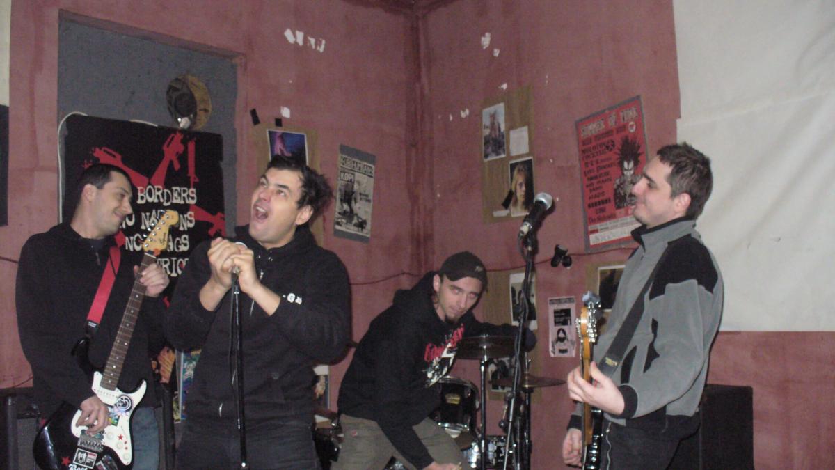 Dead Ceausescus, live in Bar Pirat