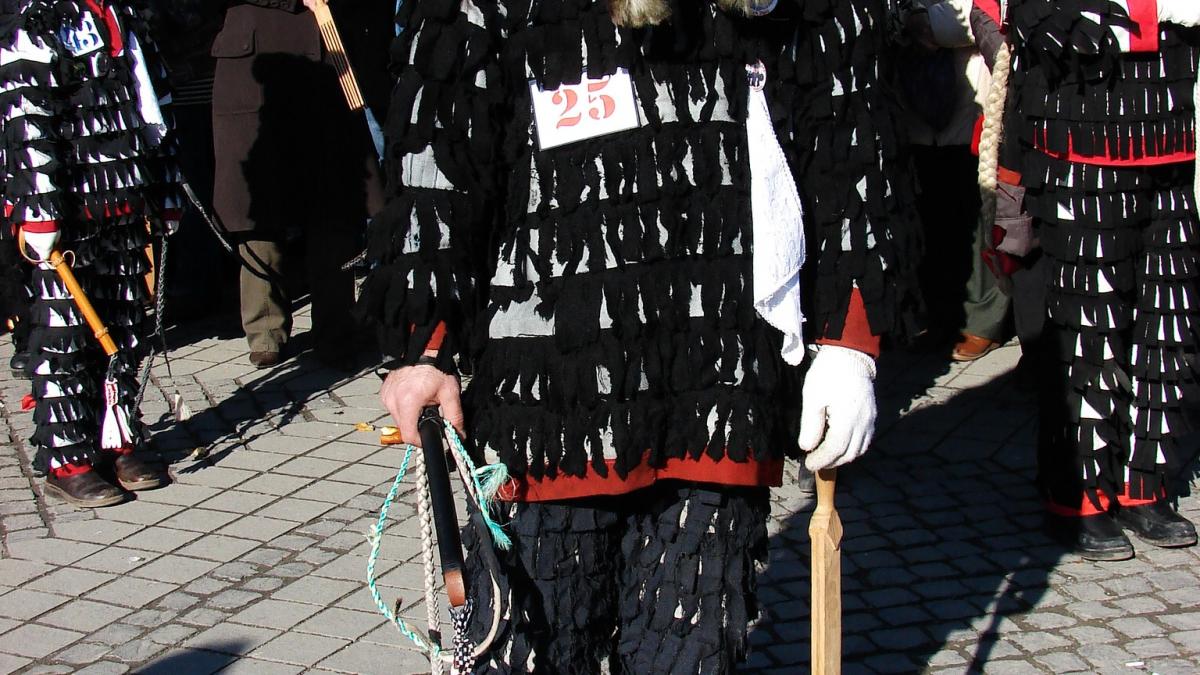 Invazia lolelor în Piaţa Mare
