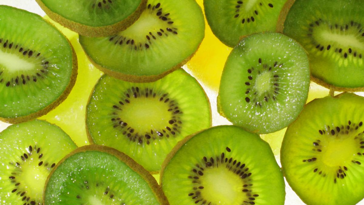 &Icirc;n top - Kiwi bate portocalele şi bananele