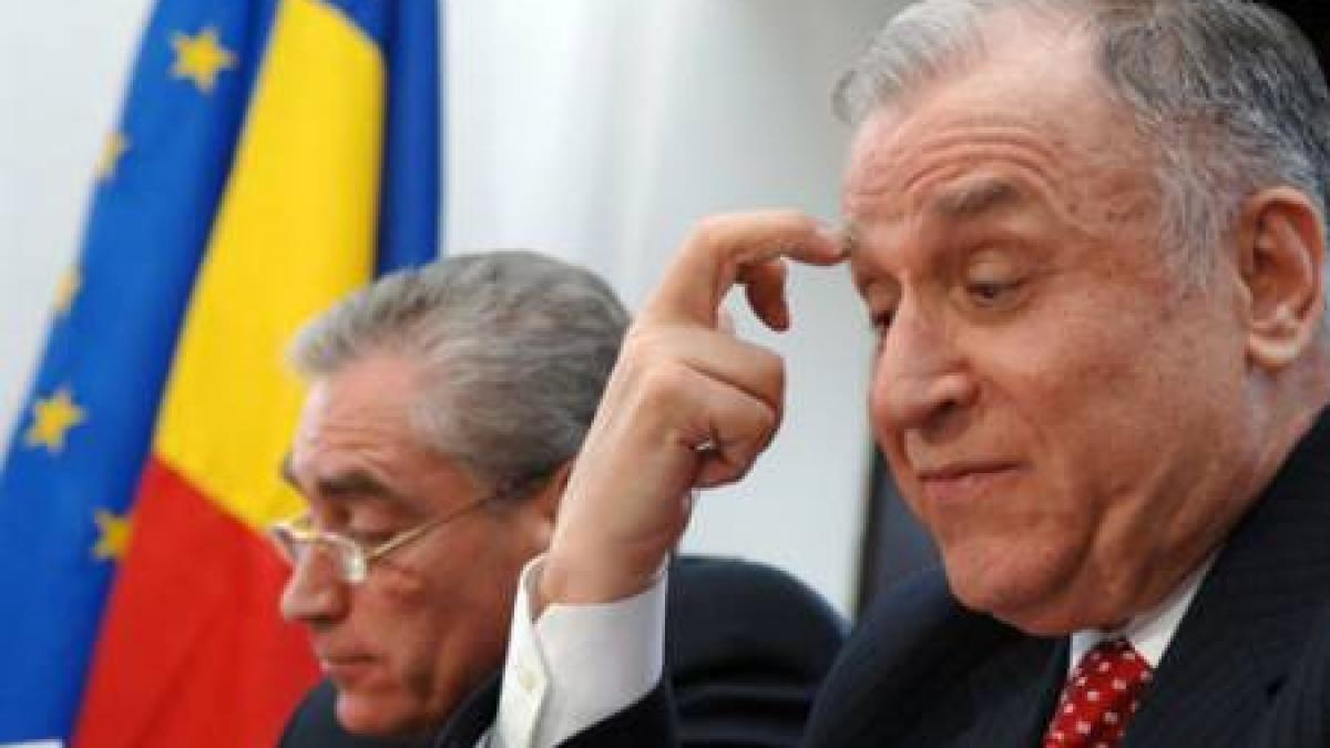 Circul de la CPUN/  Nica Leon: „Nu dau mâna cu un criminal”! Ion Iliescu: „Eşti o puşlama”!