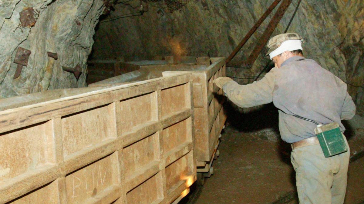 Minerit - Interzicerea cianurii, la mâna deputaţilor