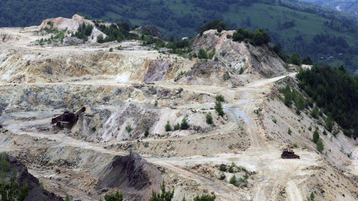 Alte 17 ONG-uri îl sprijină pe Korodi