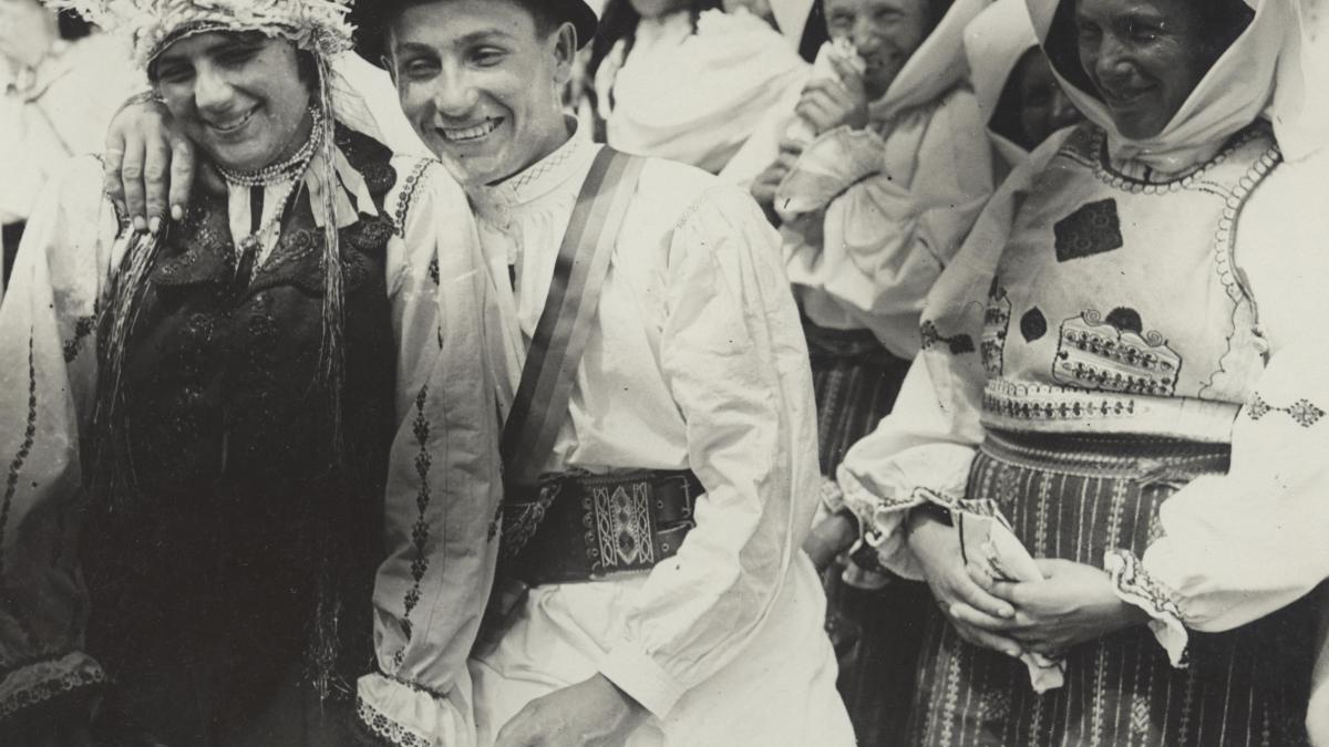 Hora satului de Dragobete