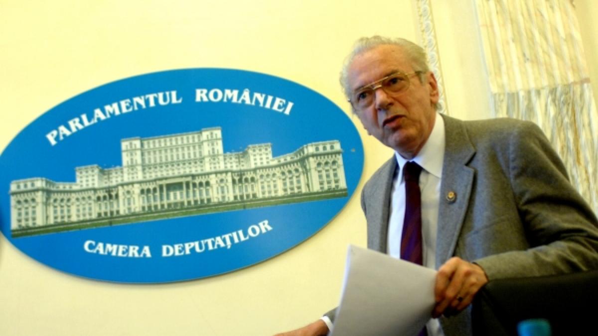 Uninominalul, atacat la Curte