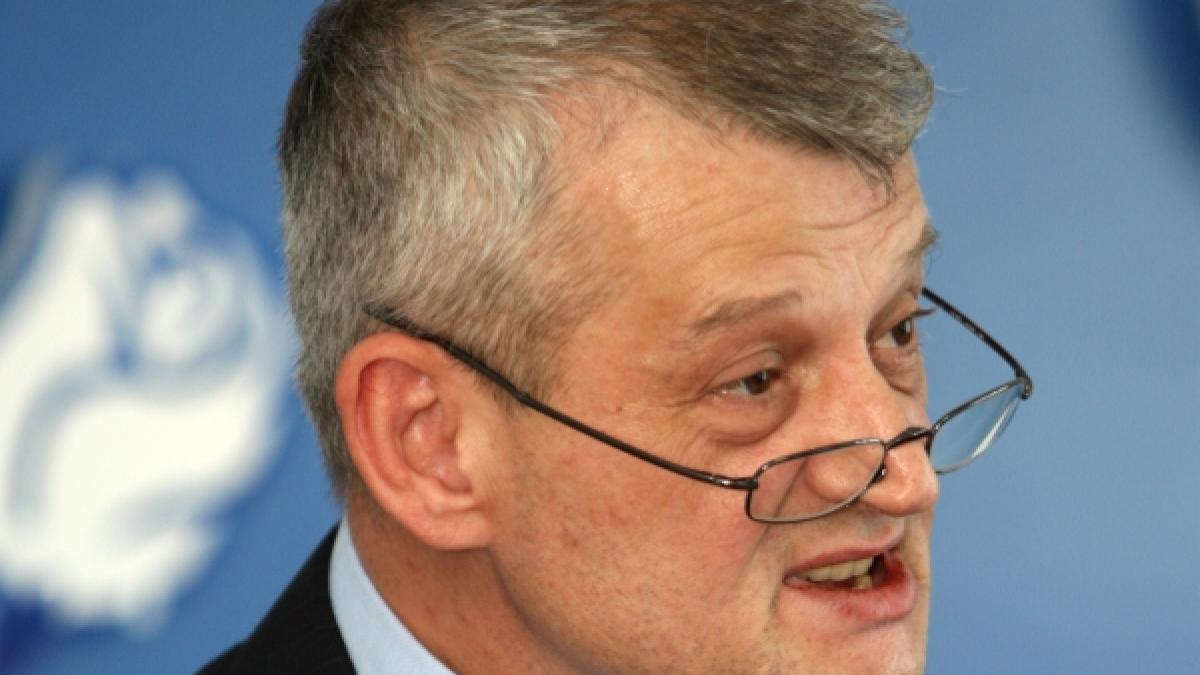 Sorin Oprescu, apărat de greii din partid