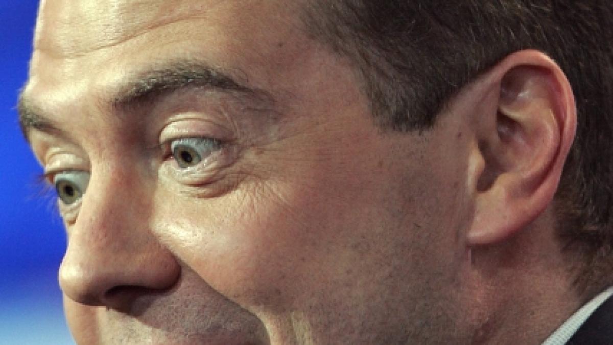 Dmitri Medvedev: Ca să faci afaceri în Rusia trebuie să faci un sac de acte