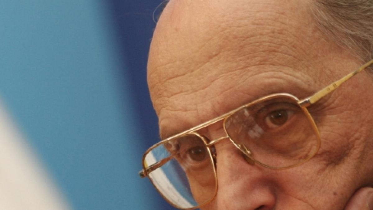 S-a stins avocatul limbii române