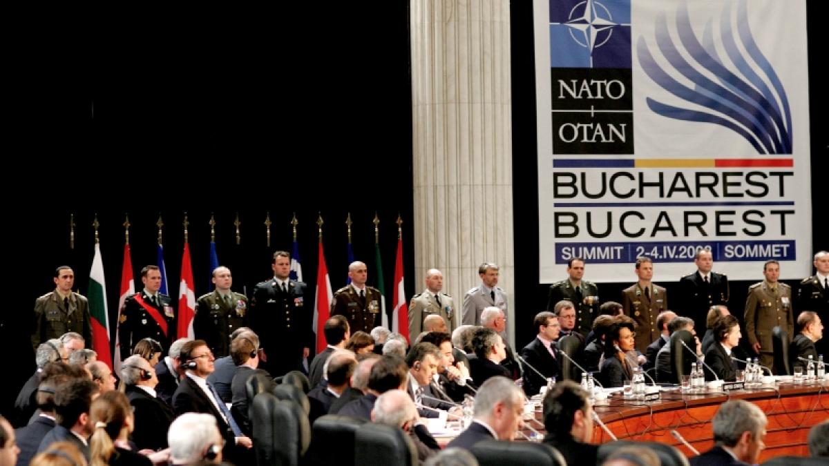 Decontul NATO se lasă aşteptat 