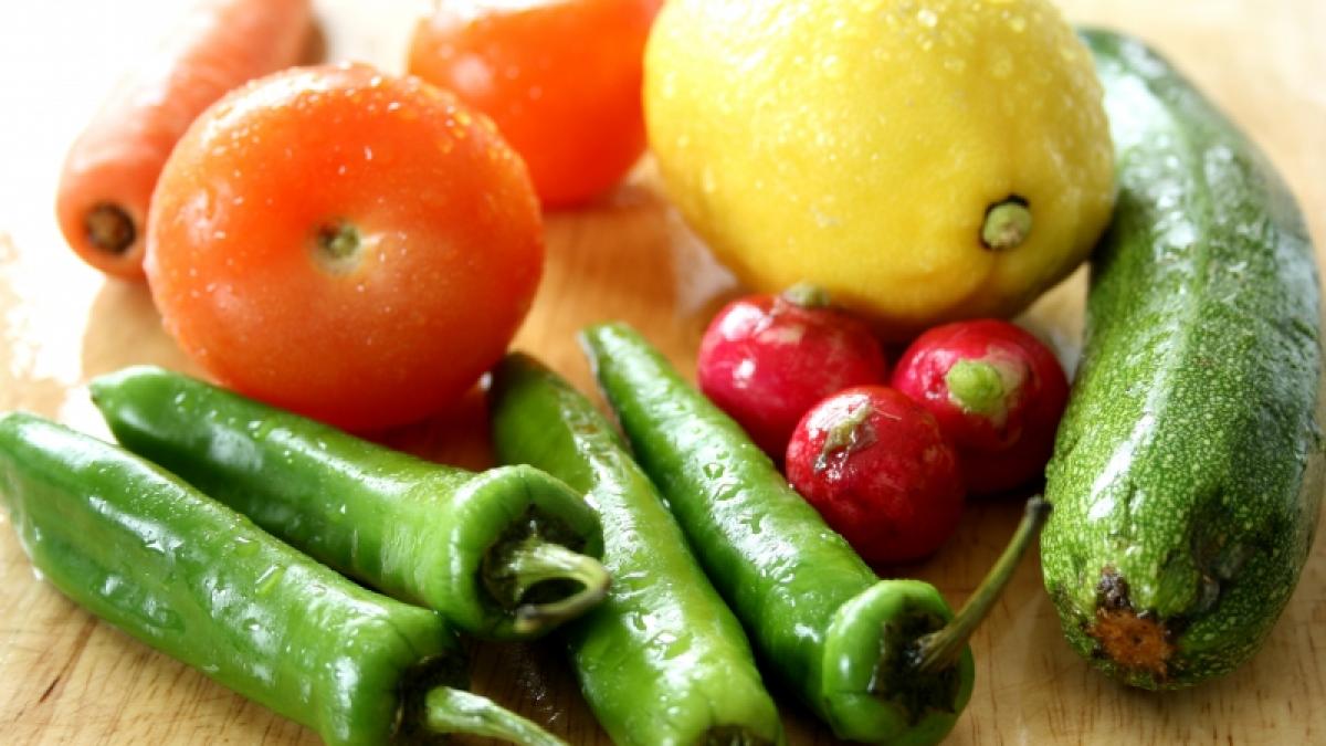 Dubiu - Spălatul alimentelor proaspete poate fi nociv